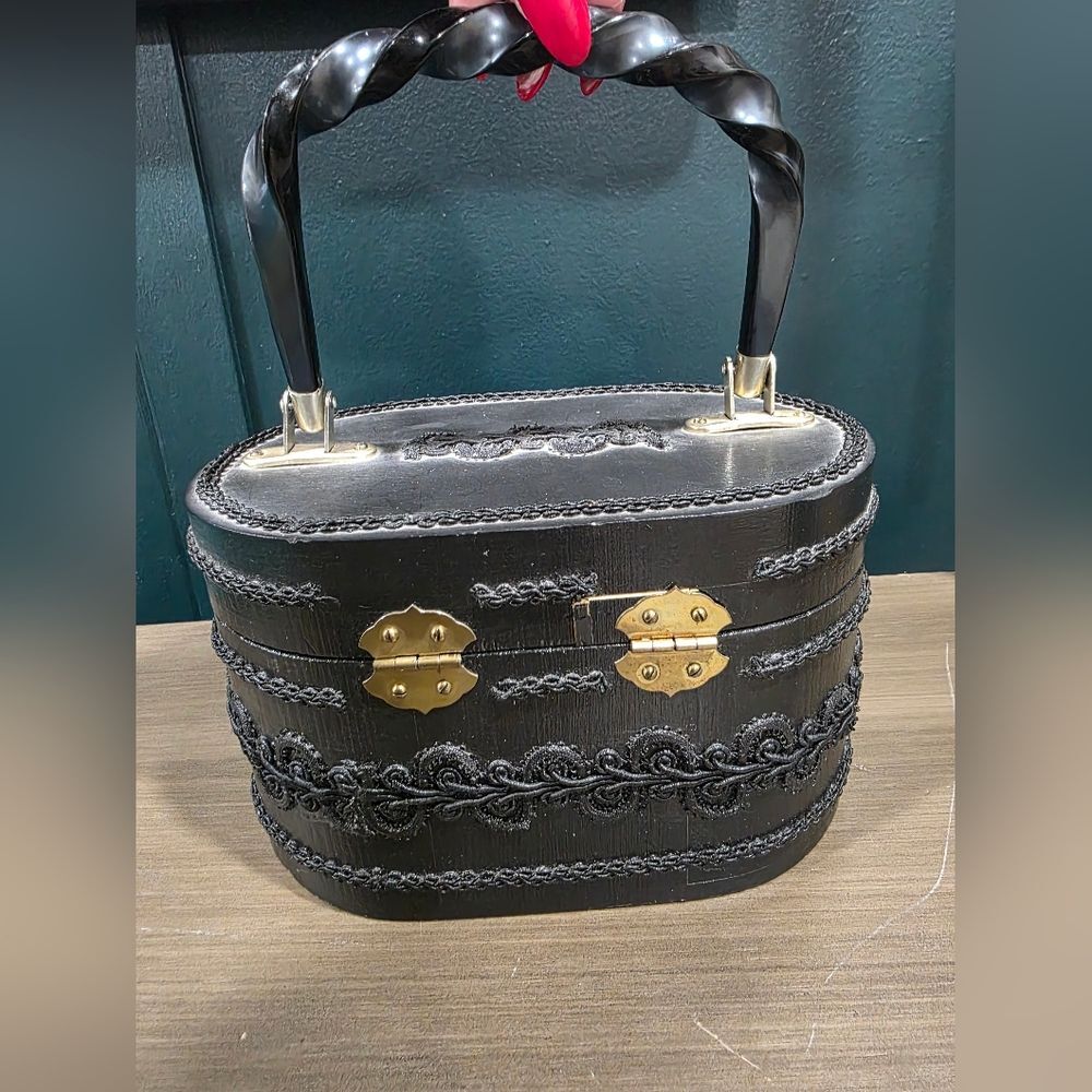 Black Oval Wood Box Handbag Twist Plastic Top Handle Intricate Lace Like Detail - Picture 5 of 15